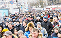 Deutsche Welle: Тысячы беларусаў пратэстуюць супраць «падатку на дармаедства»