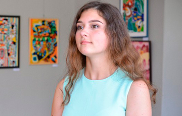 Фотофакт: 14-летняя художница из Минска удивляет мир своими работами