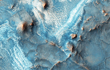 NASA опубликовало фото снежных дюн на Марсе