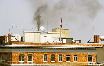 Российских дипломатов оштрафуют из-за черного дыма над консульством в США