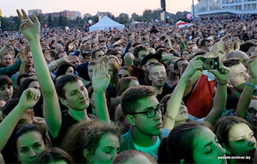 Фантастический фестиваль в Лиде собрал 100 тысяч человек под бело-красно-белыми флагами