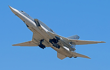 В Пулково экстренно совершил посадку российский ракетоносец Ту-22М