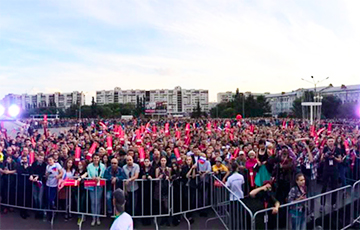 Митинг Навального в Омске собрал тысячи человек