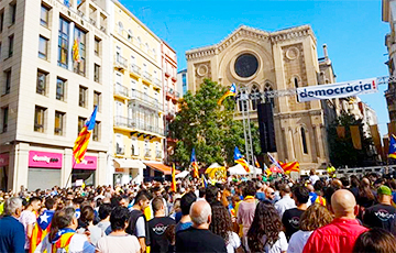 Каталонцы выйшлі на вуліцы ў падтрымку рэферэндуму