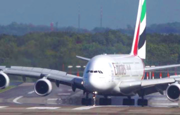 Видеофакт: В авиарейс вышел самый огромный пассажирский самолет в мире
