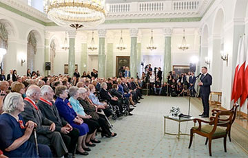 Президент Польши наградил героев, спасавших евреев