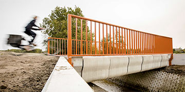 В Нидерландах открыли первый мост, напечатанный на 3D-принтере
