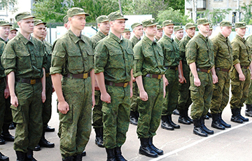 «Немецкая волна»: Почему молодые белорусы не хотят идти в армию