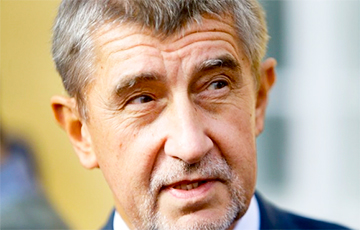 Премьер Чехии заявил, что не уйдет в отставку добровольно