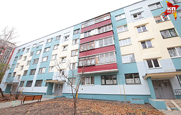 «Что-то делать будем только в понедельник»: В Минске затопило пятиэтажку