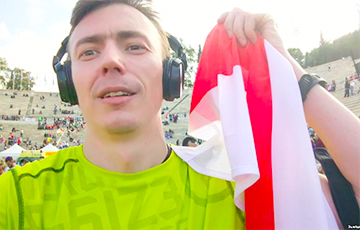 Белорус финишировал на одном из тяжелейших марафонов с национальным флагом