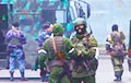 Центр Луганска захватили неизвестные вооруженные люди и бронетехника
