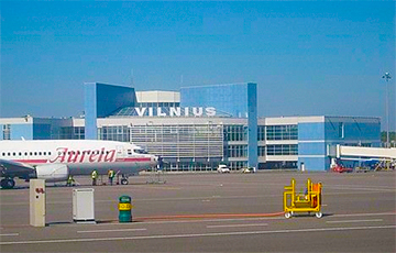 В Вильнюсском аэропорту самолет совершил аварийную посадку