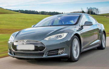 Уладальнік Tesla прыдумаў ідэальную хітрасць, каб ніколі не плаціць за паркоўку