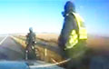 Видеофакт: В Литве полиция остановила велосипедиста на скорости 90 км/ч