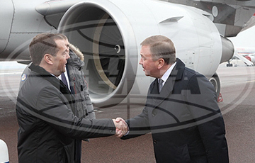 Photo Fact: Medvedev Met In Homel With Servility