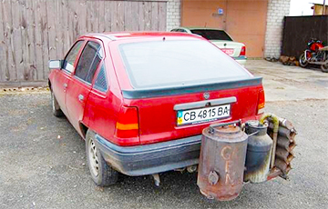 Фотофакт: Экономный украинец перевел Opel на древесное топливо