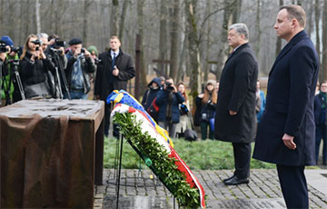 Дуда и Порошенко возложили венки к Мемориалу жертвам тоталитаризма