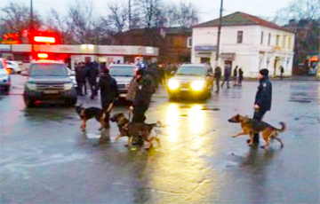 В Харькове неизвестный со взрывчаткой захватил здание «Укрпочты»