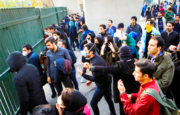 Иран охватили массовые протесты