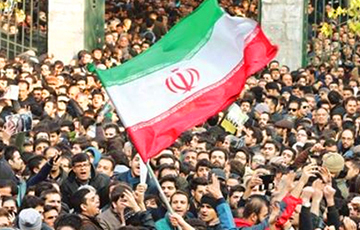 Як сацыяльныя сеткі дапамагаюць іранцам патрабаваць перамен