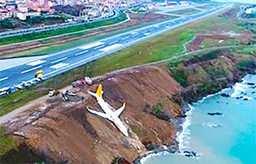 В Турции самолет выехал за посадочную полосу и чуть не упал в море
