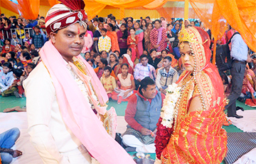 В Индии прошла благотворительная массовая свадебная церемония