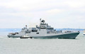 Корабль РФ с системой С-400 попал в мощный шторм