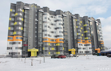 В городе-спутнике Минска построили дом без горячей воды и тепла