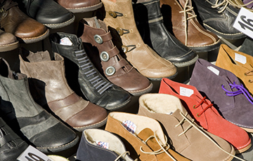 Крупные компании заявляют, что остановили поставки обуви в Беларусь