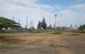 Крупнейший нефтеперерабатывающий завод Венесуэлы прекратил работу