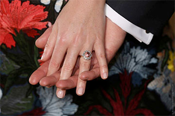 Внучка Елизаветы II получила на помолвку уникальное кольцо