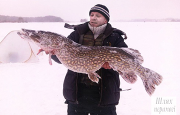 Рыбак поймал 11-килограммовую щуку на Вилейском водохранилище