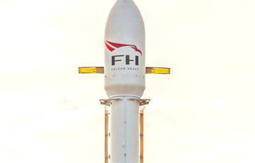 SpaceX успешно запустила сверхтяжелую ракету Falcon Heavy