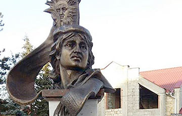 В Кишиневе поставили памятник Скорине работы Геника Лойко