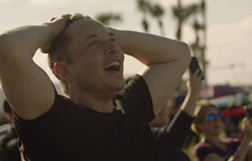 Видеофакт: Илон Маск эмоционально отреагировал на запуск своей ракеты Falcon Heavy