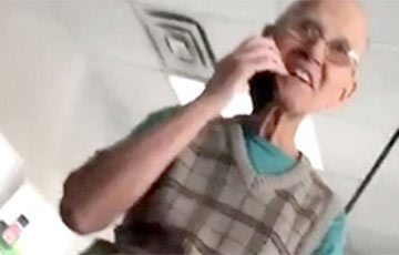 Видеофакт: Мужчина впервые использовал мобильный телефон в 80 лет