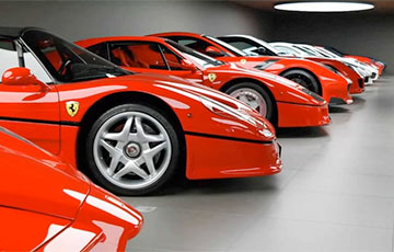 Блогер показал впечатляющую коллекцию Ferrari