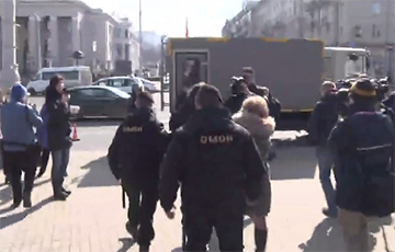 Видеосвидетельство: В Минске задержаны журналисты «Белсата»