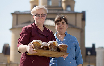 Как в церковной пекарне две женщины готовят сотни куличей