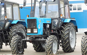 Lukashenka Presented Moldova With Five Tractors And Two Trucks