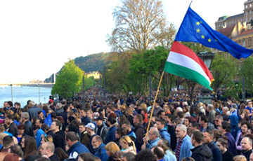 Тысячы вугорцаў выйшлі на акцыю пратэсту супраць Орбана