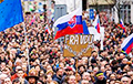 Десятки тысяч словаков вышли на митинг в центре столицы