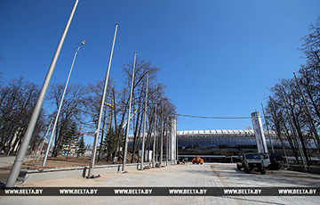 На территории минского стадиона «Динамо» установили флагштоки за $490 000