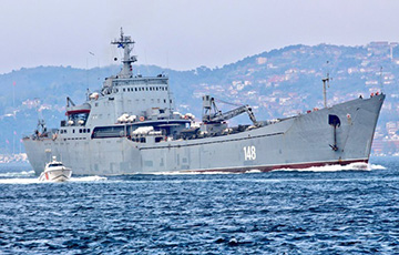 Россия отправила в Сирию десантный корабль с бронетехникой