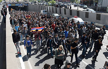 Демонстранты в Армении меняют тактику: прямой репортаж с улиц Еревана