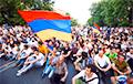 Сильные кадры: на митинг в центре Еревана вышли 200 тысяч человек