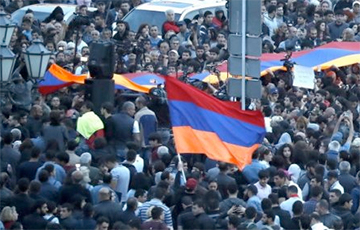 Ереван восстал: «бархатная» революция в фотографиях