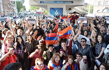 Армения: Есть у революции начало...