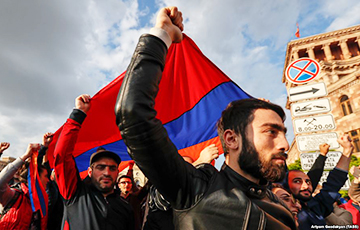 Протестующие в Армении заблокировали президентский дворец